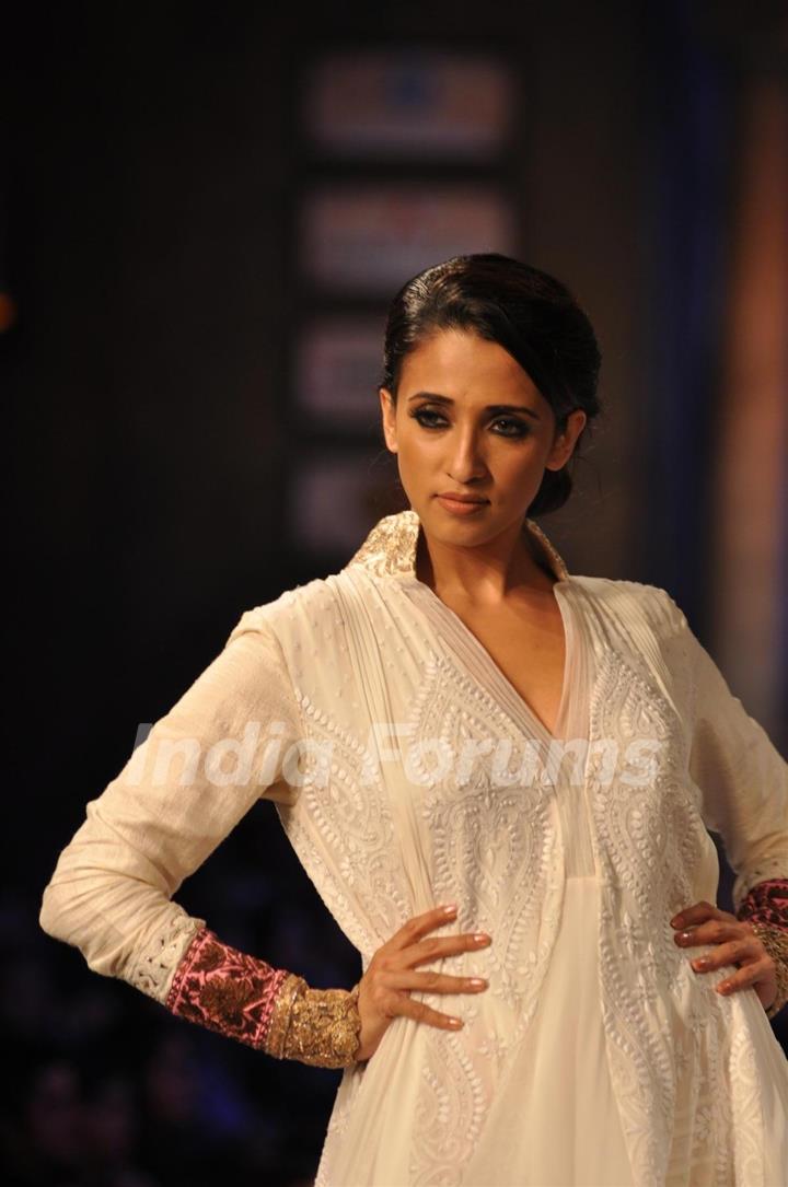 Celebs at Mijjwan Sonnets in Fabric Fashion Show