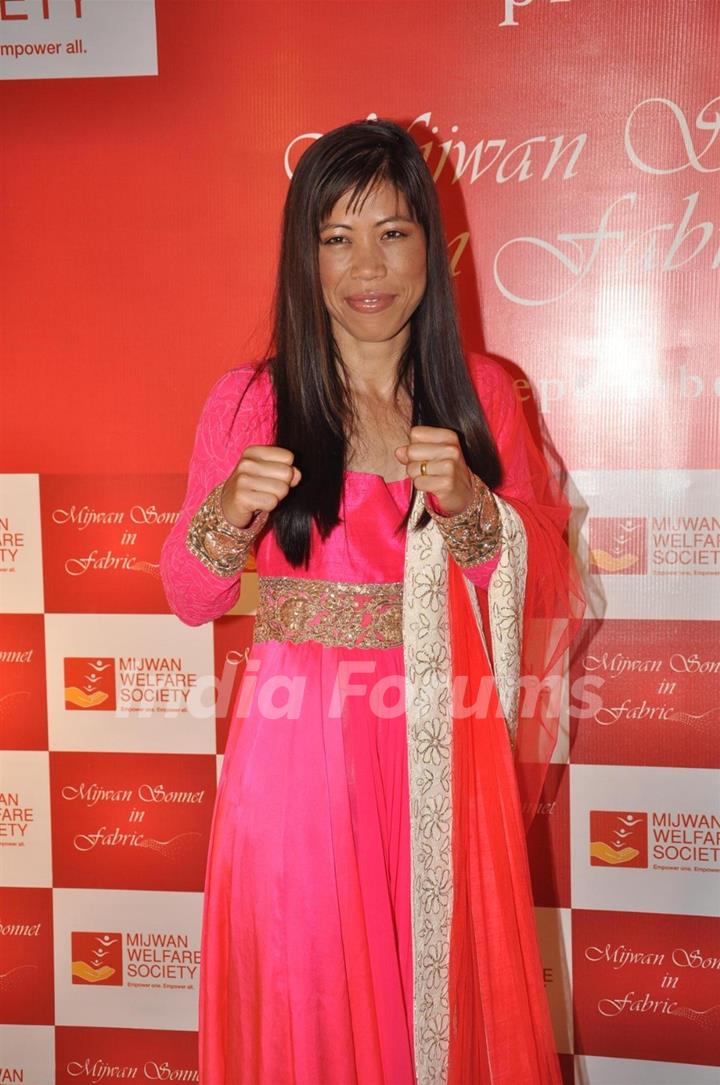 Celebs at Mijjwan Sonnets in Fabric Fashion Show