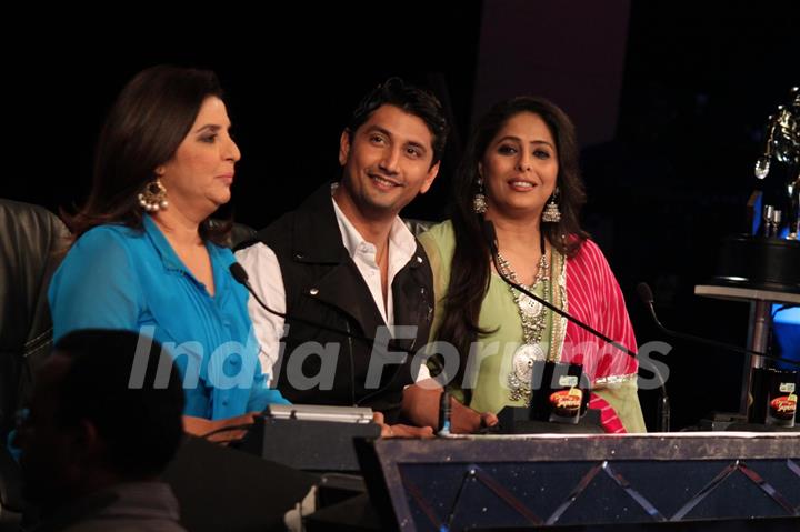 Farah Khan, Marzi Pestonji and Geeta Kapur on the sets of Dance India Dance