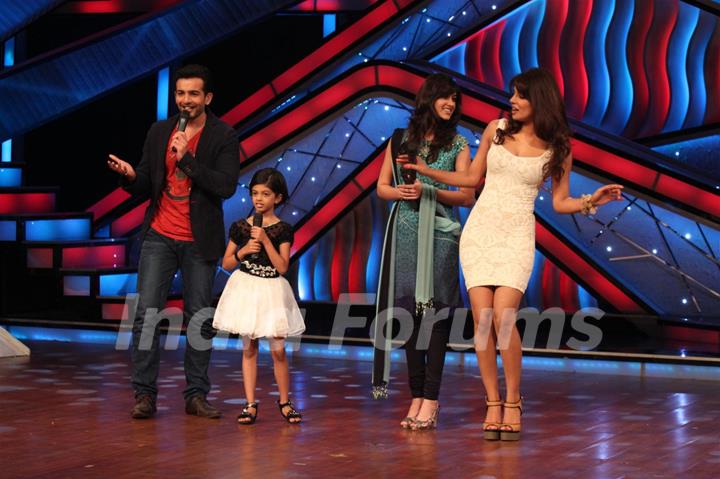 Priyanka Chopra & Lleana Dcruz on the sets of Dance India Dance