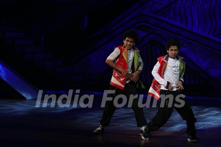 Priyanka Chopra & Lleana Dcruz on the sets of Dance India Dance