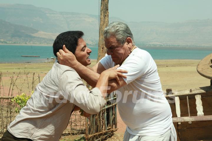 Shreyas Talpade and Om Puri in Kamaal Dhamaal Malamaal