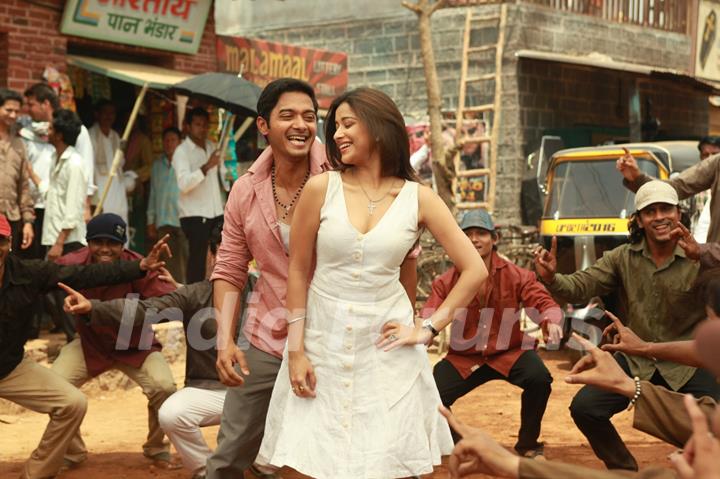 Shreyas Talpade and Madhurima in Kamaal Dhamaal Malamaal