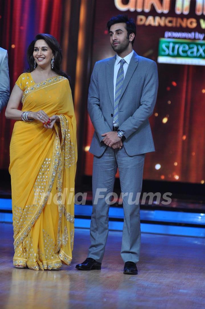 Madhuri Dixit and Ranbir Kapoor at Film Promotion Barfi on Set of Jhalak Dikhhla Jaa