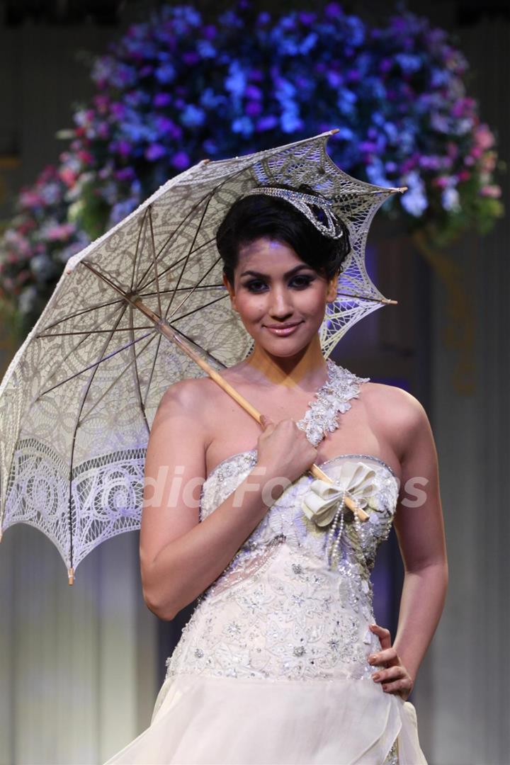 Malaika Arora Khan walks the ramp at Bridal Fashion Week