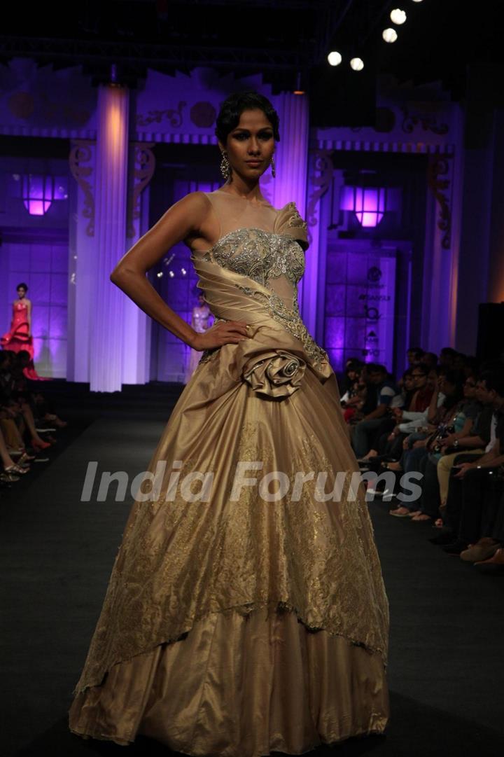 Models walks the ramp for Anjalee and Arjun Kapoor at Bridal Fashion Week