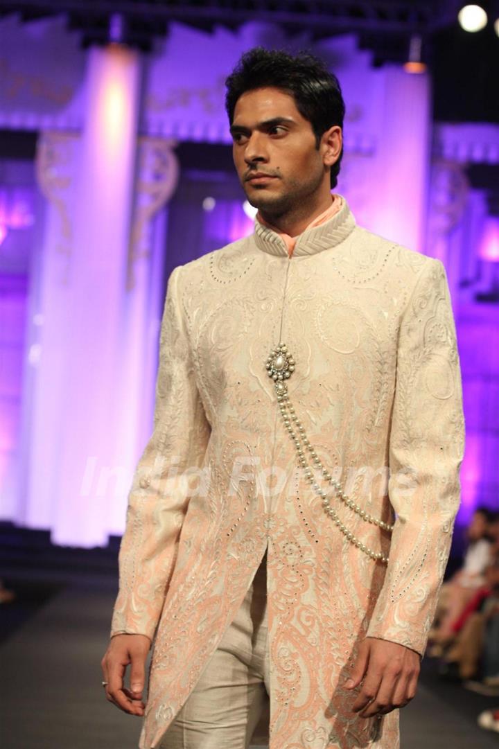 Models walks the ramp for Anjalee and Arjun Kapoor at Bridal Fashion Week