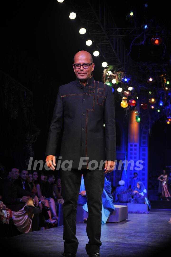 JJ Valaya during the Grand Finale of India Bridal Fashion Week 2012