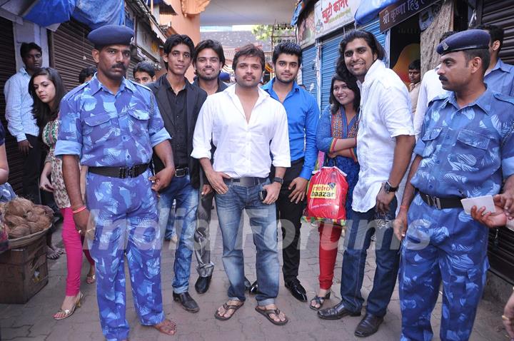 Himesh Reshammiya with Sur Kshetra team at Ganesh Mandal in Lowe Parel, Mumbai.