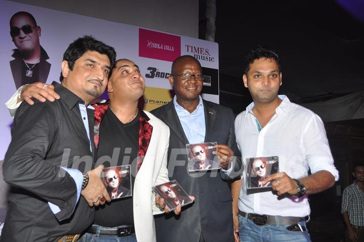 Bollywood singer and composer Neeraj Shridhar, International music composed and singer Kissh and Pule Isaac Malefane, Counsil general, South African Embassy during the launch of his debate music album LADY at ky Lounge in Juhu in Mumbai.