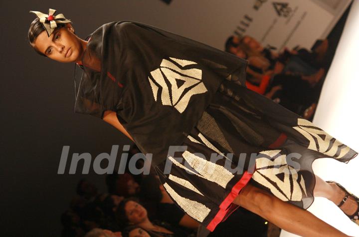 Designer Poonam Bhagat Wills Lifestyle India fashion week 2013