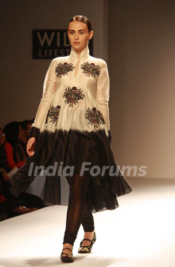 Designer Poonam Bhagat Wills Lifestyle India fashion week 2013