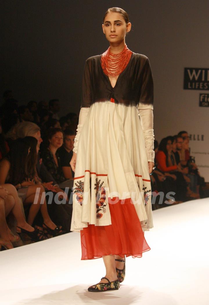 Designer Poonam Bhagat Wills Lifestyle India fashion week 2013