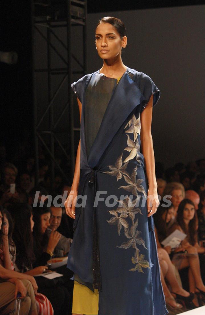 Designer Kiran Uttam Ghosh Wills Lifestyle India fashion week 2013