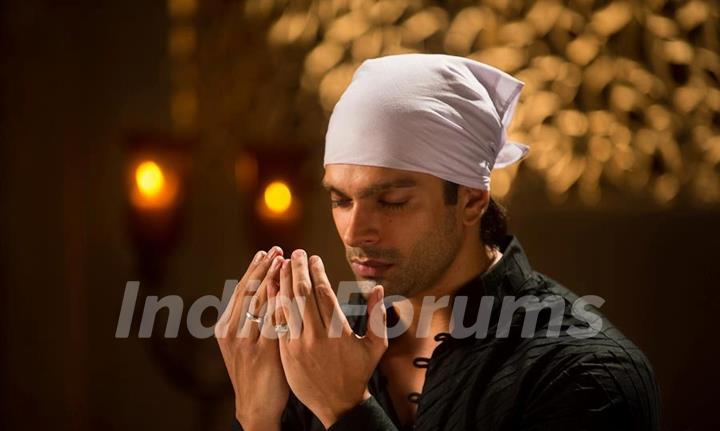 Karan Singh Grover in Qubool hai