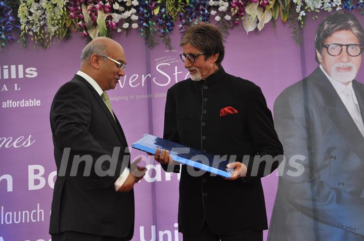 Amitabh Bachchan Launch Mobile Diabetes Van by Seven Hill Hospital