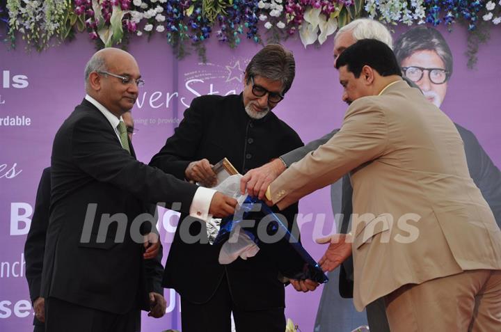 Amitabh Bachchan Launch Mobile Diabetes Van by Seven Hill Hospital