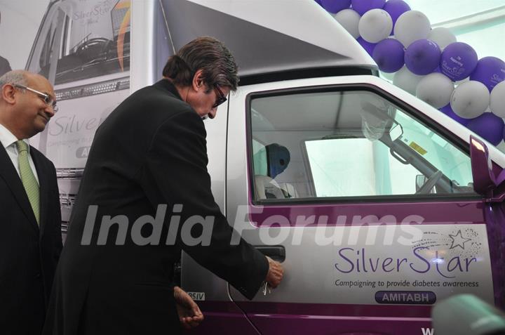 Amitabh Bachchan Launch Mobile Diabetes Van by Seven Hill Hospital