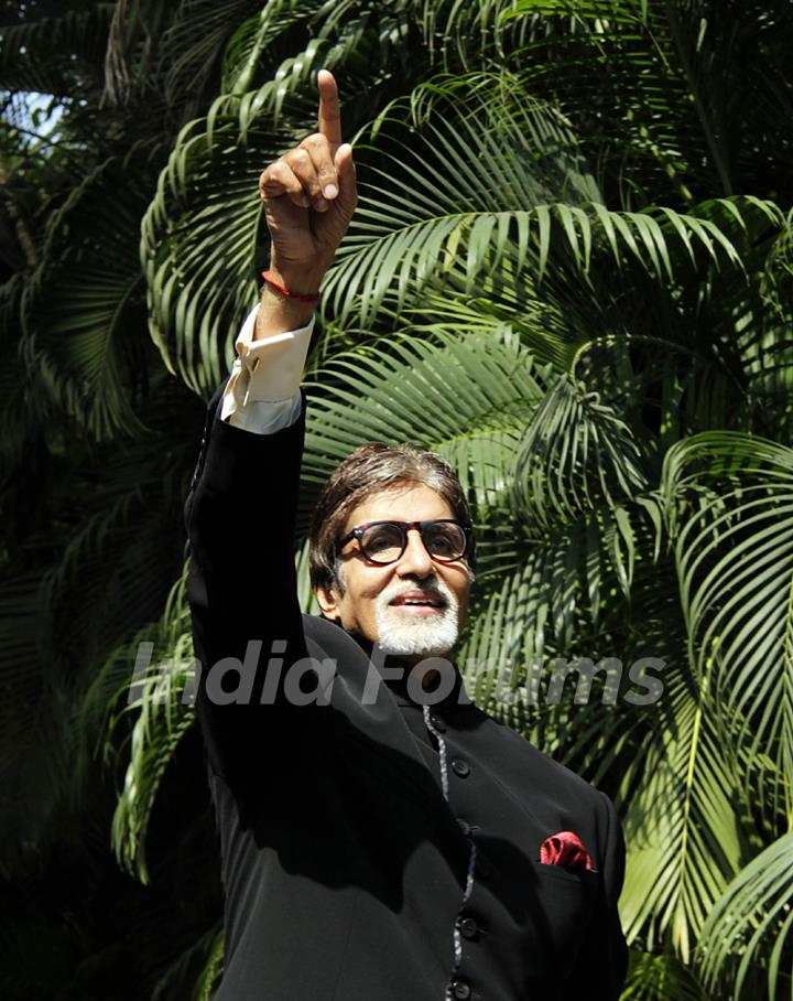 Amitabh Bachchan celebrates his 70th Birthday with the media