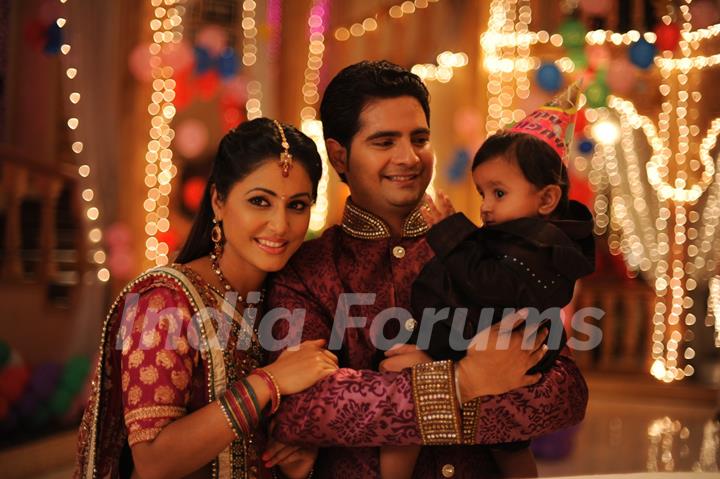 Hina khan and Karan Mehra on the set Yeh Rishta Kya Kehlata Hai