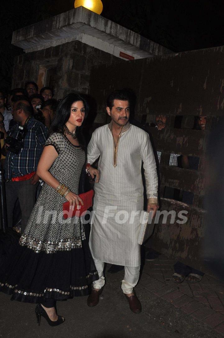 Sanjay Kapoor with wife Maheep Sandhu at Saif Ali Khan and Kareena Kapoor Sangeet Ceremony