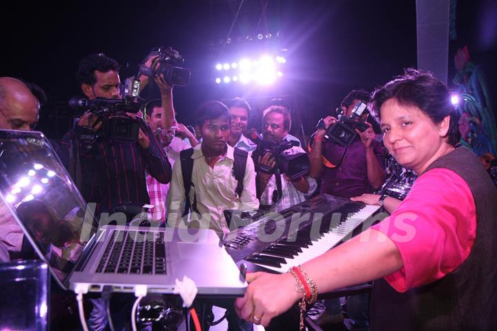 Bollywood singer Falguni Pathak at grand rehearsal for upcoming Navratri Festival in Mumbai