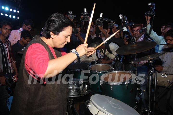 Bollywood singer Falguni Pathak at grand rehearsal for upcoming Navratri Festival in Mumbai