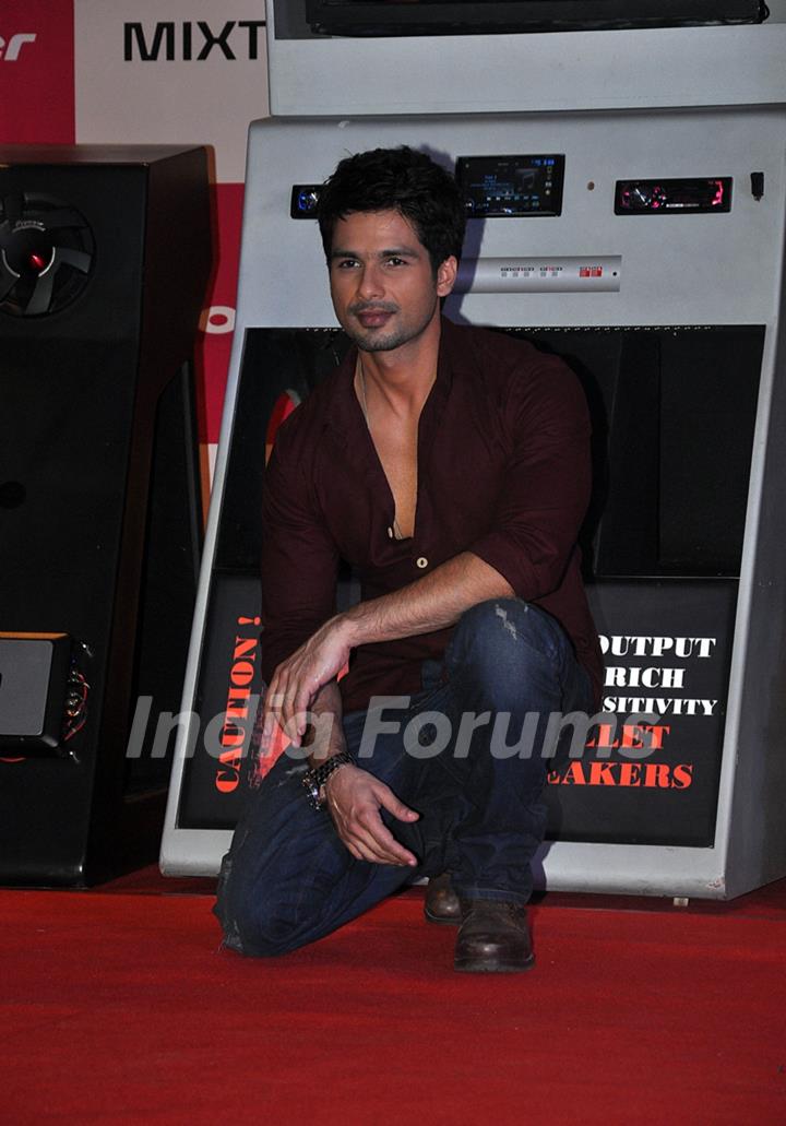 Shahid Kapoor unveiled the Pioneer India's 2013 entertainment products