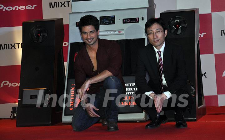 Shahid Kapoor unveiled the Pioneer India's 2013 entertainment products