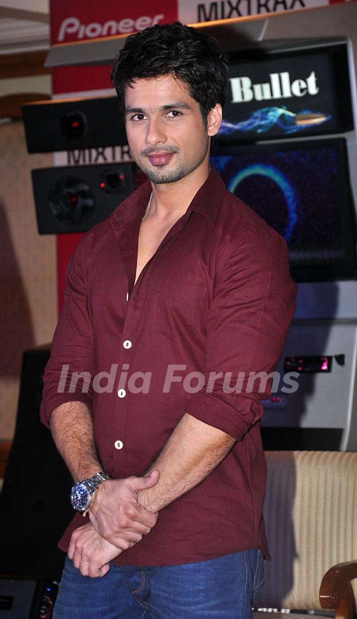 Shahid Kapoor unveiled the Pioneer India's 2013 entertainment products