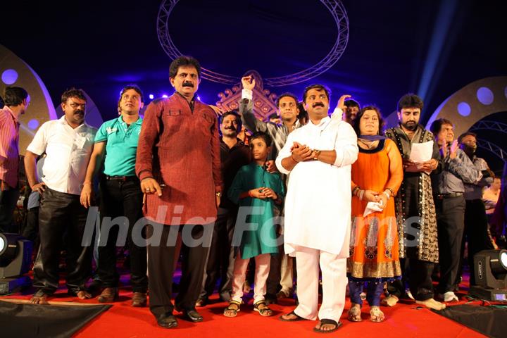 1151 Diya’s at “O” Mega Dandiya 2012 opened with Flying Colors