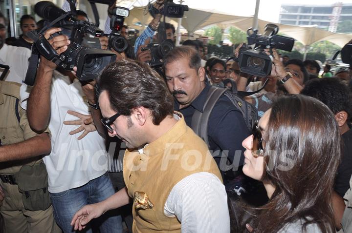 Bollywood actors Saif Ali with wife Kareena Kapoor leave for delhi