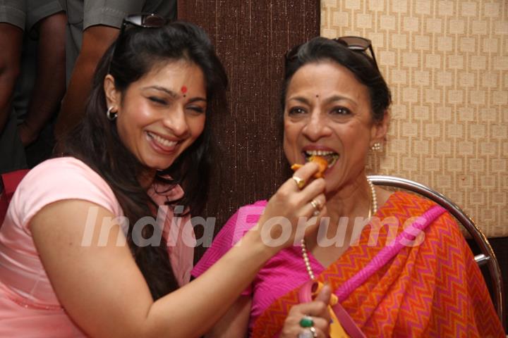 Tanisha and Tanuja at North Bombay Sarbojanin Durga Puja 2012 in Juhu, Mumbai.