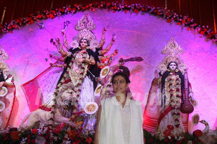 Kajol visits North Bombay's Sarbojanin Durga Puja