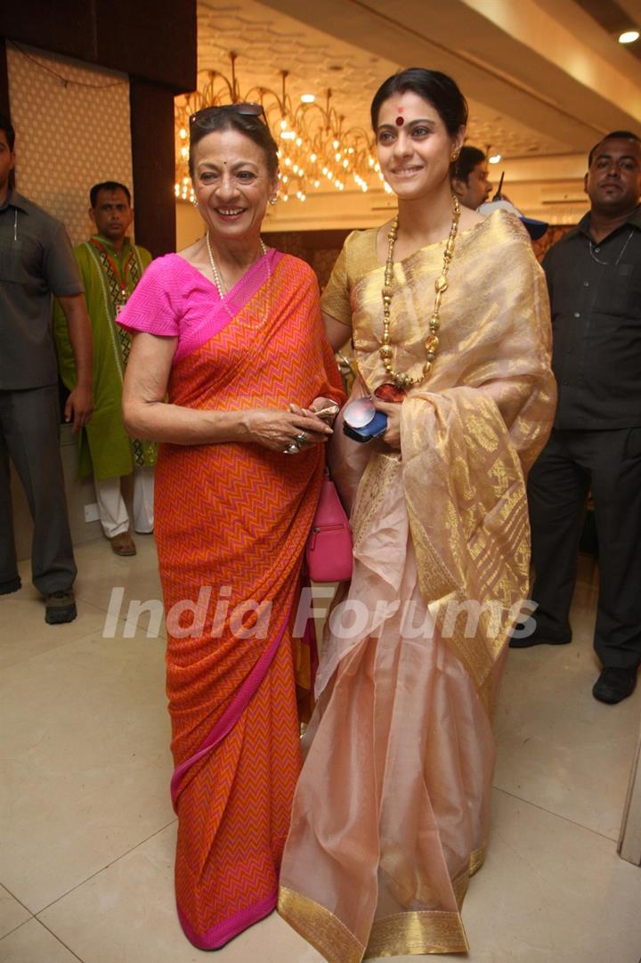 Tanuja with daughter Kajol visit North Bombay's Sarbojanin Durga Puja - Day 2