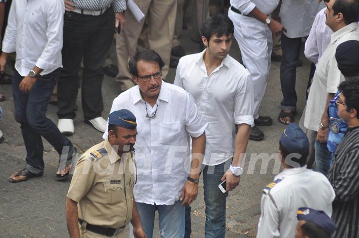 Kiran Kumar attend pays last respect during the funeral of legendary filmmaker Yash Chopra