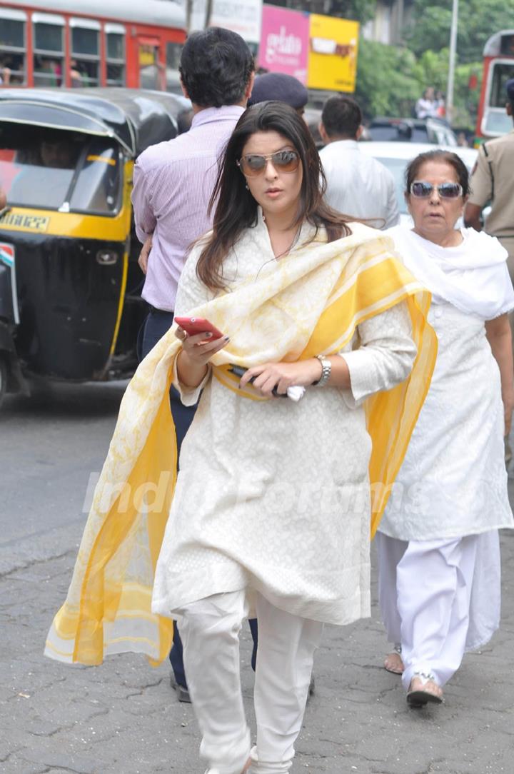 Nagma attend pays last respect during the funeral of legendary filmmaker Yash Chopra