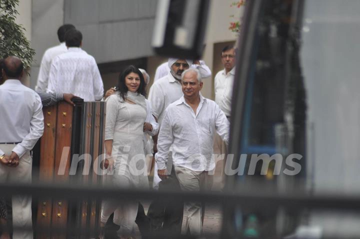 Ramesh Sippy with wife Kiran Sippy pays his last respect during the funeral of Yash Chopra