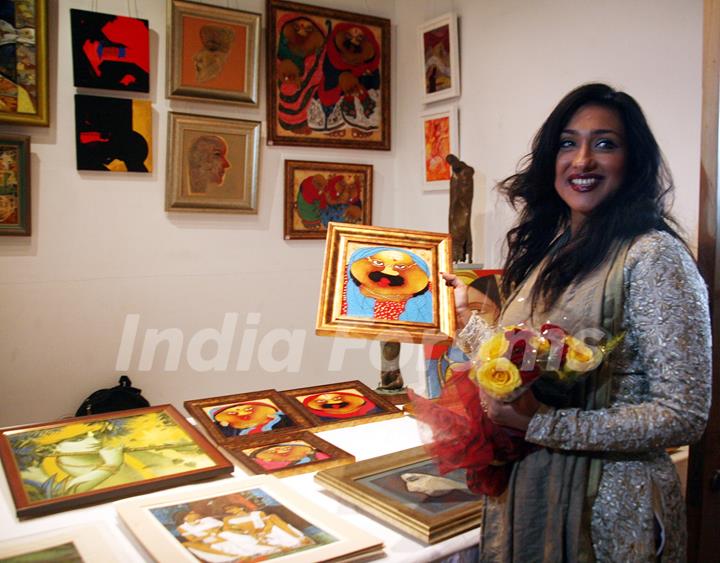 Actress Rituparna Sen Gupta inaugurated &quot;ART FAIR 2012&quot; at EMAMI Galleries in Kolkata on Nov,01, 2012