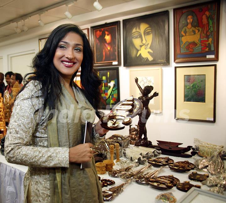 Actress Rituparna Sen Gupta inaugurated &quot;ART FAIR 2012&quot; at EMAMI Galleries in Kolkata on Nov,01, 2012