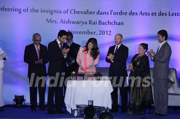 Aishwarya Rai Bachchan to be honoured with French civilian award on her Birthday