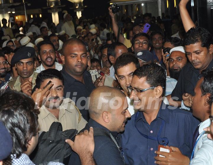 Aamir Khan arrives from Hajj
