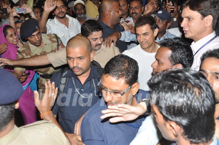 Aamir Khan arrives from Hajj