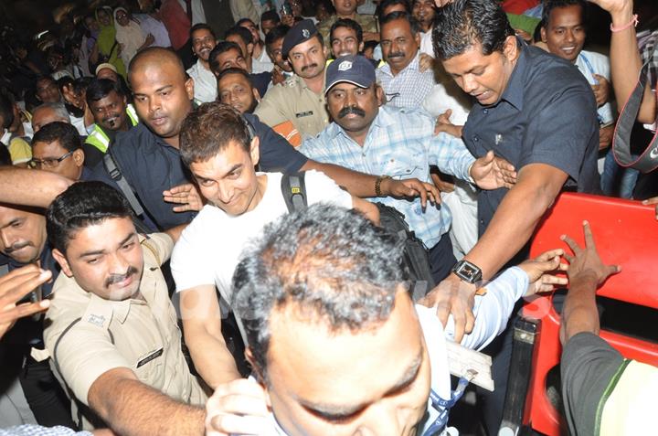 Aamir Khan arrives from Hajj