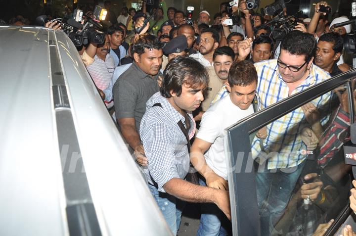 Aamir Khan arrives from Hajj