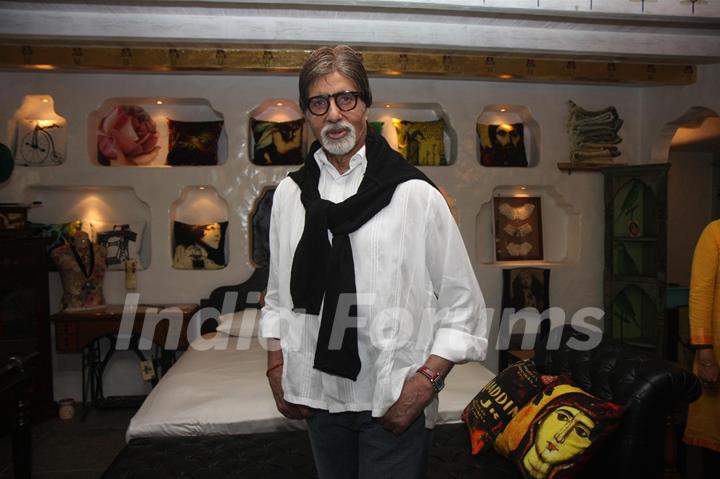 Amitabh Bachchan visits Bioscopewalli Art Showroom