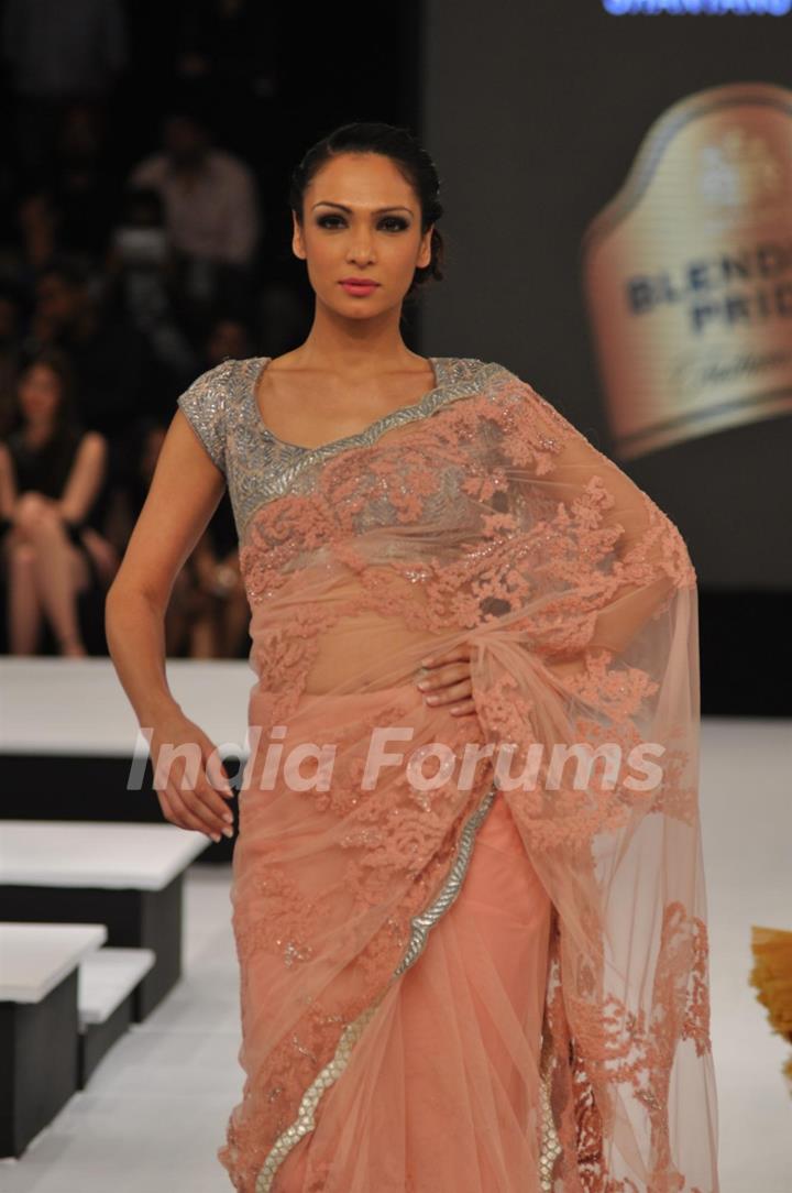 Sania Mirza walks the ramp at Blenders Pride Fashion Tour 2012