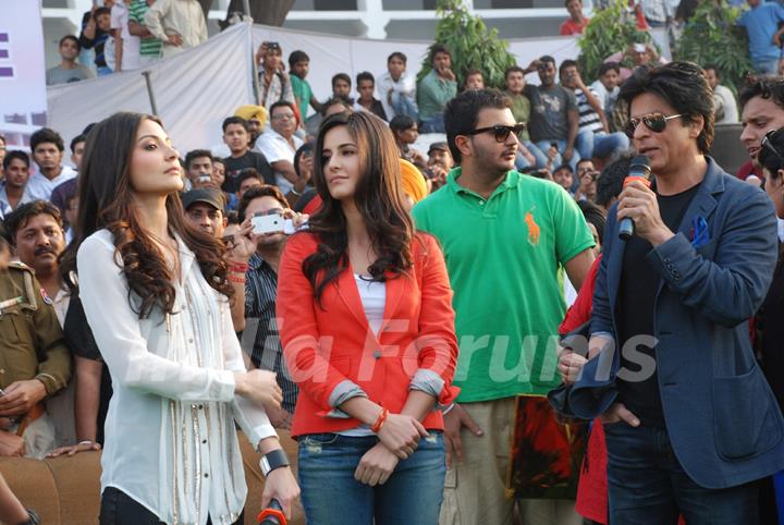 Shahrukh, Katrina & Anushka visit Jalandhar, Yash Chopra's hometown, to promote Jab Tak Hai Jaan