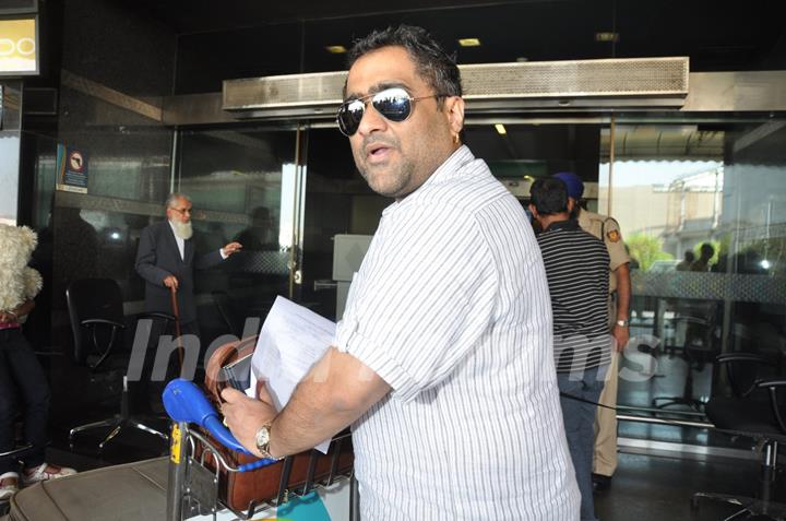 Akshay Kumar and Asin at the airport leaving for Dubai