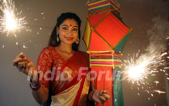 Anangsha Biswas special photo shoot of Diwali celebrations with fire crackers in Mumbai